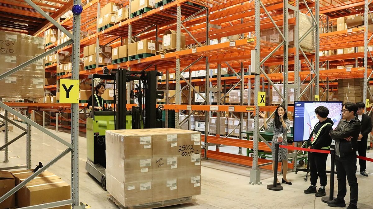 Racks de almacenamiento del centro logístico